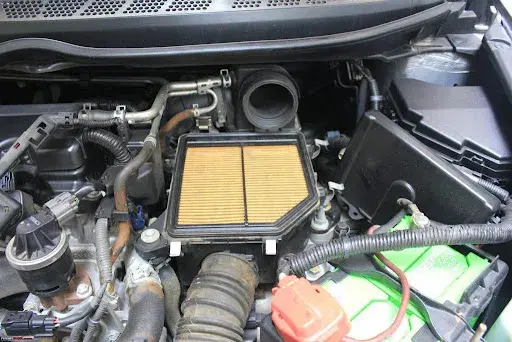 Filtre à air voiture : quand le changer, symptômes et économies