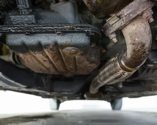Perte d'huile moteur : Diagnostic précis, causes et coûts de réparation