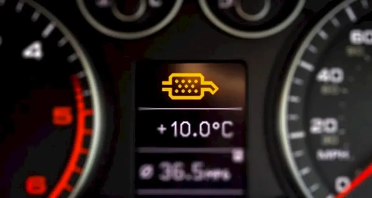 voyant FAP allum&eacute; tableau de bord voiture