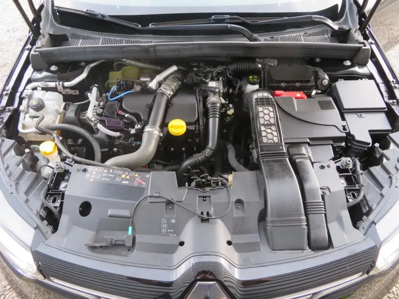 Moteur Renault Mégane 3 1.5 dCi capot ouvert